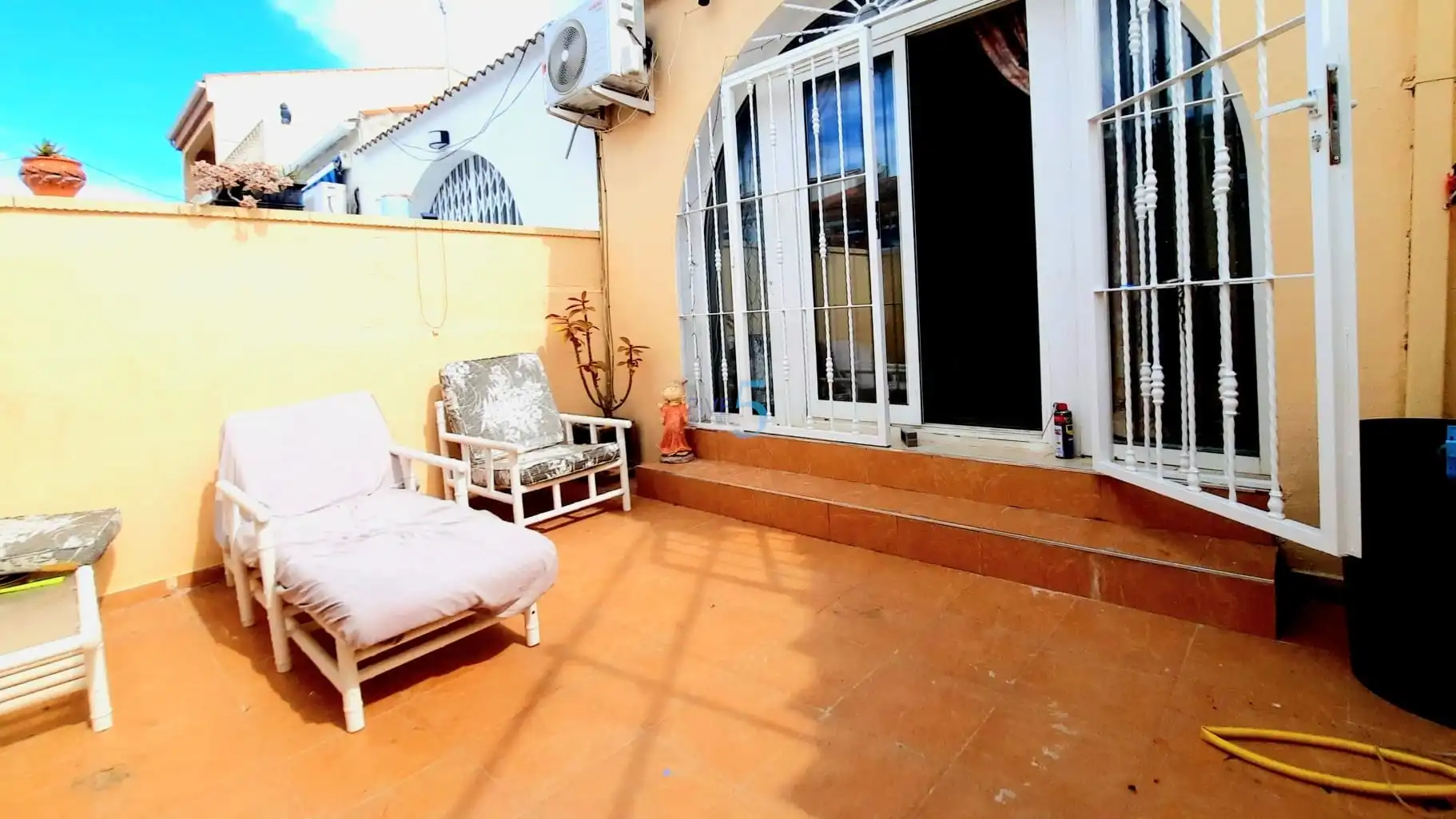 Terrasse von Haus oder Chalet zum Verkauf in Torrevieja mit Klimaanlage, Terrasse und Abstellraum