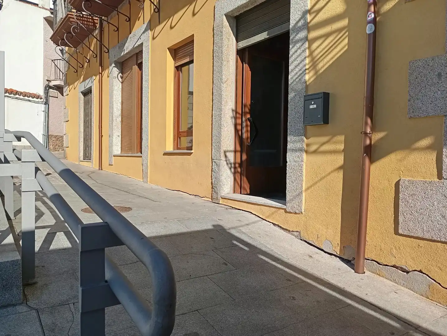 Vista exterior de Local de alquiler en Robledo de Chavela