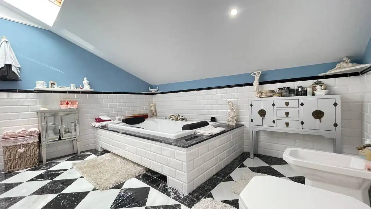 Bany de Casa o xalet en venda en Atajate amb Aire condicionat, Calefacció i Jardí privat
