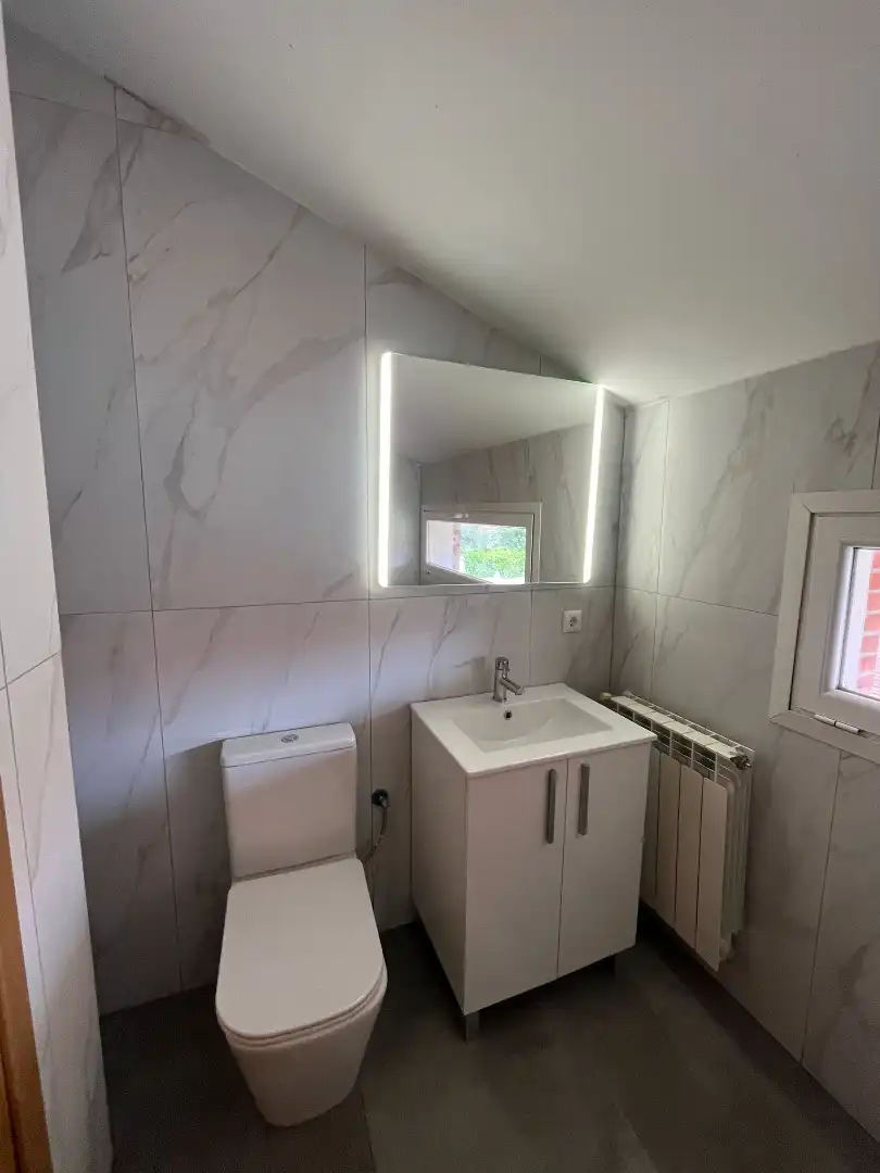 Bany de Casa o xalet en venda en Renedo de Esgueva amb Calefacció, Jardí privat i Parquet