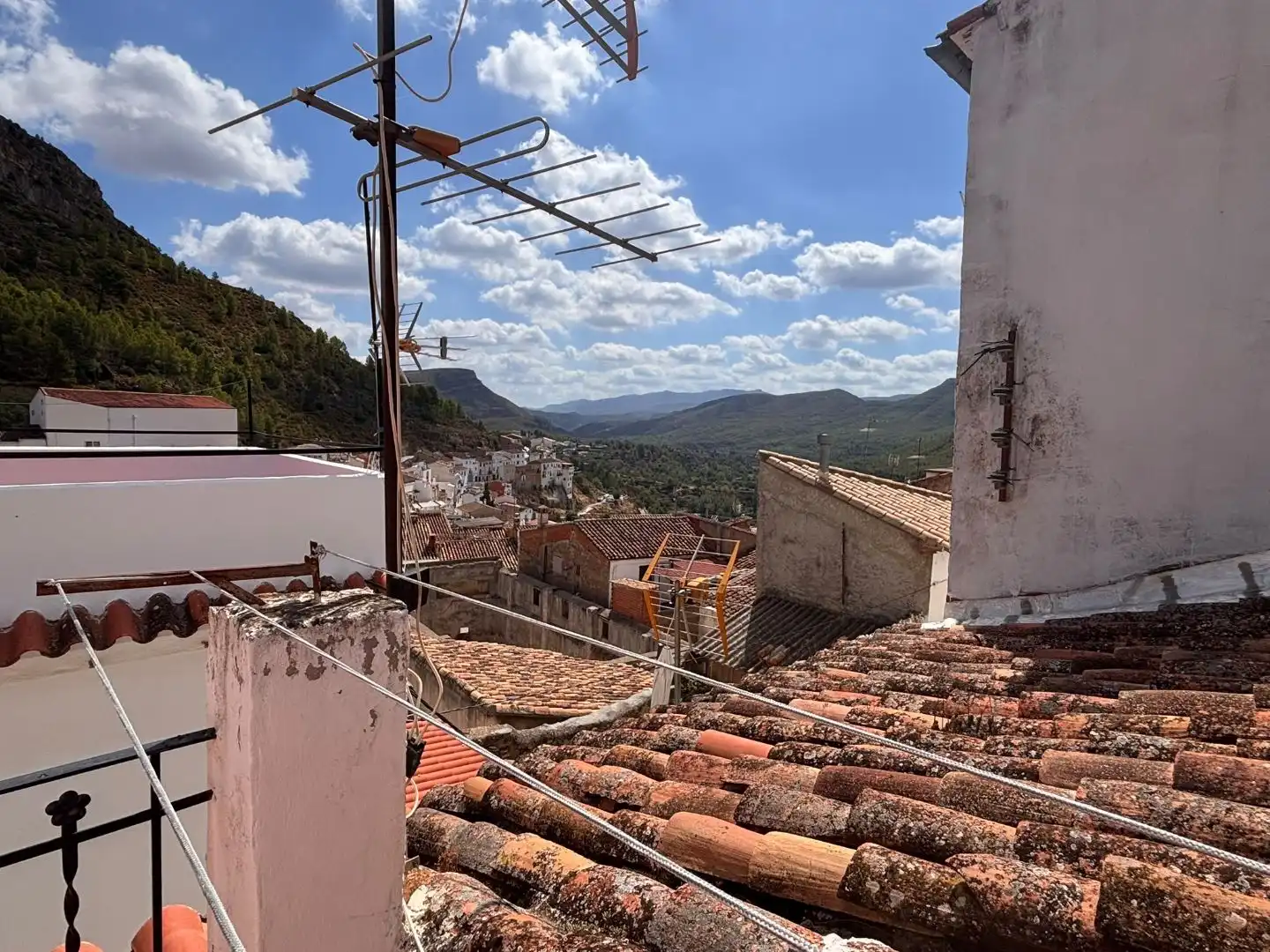 Vista exterior de Casa o xalet en venda en Chulilla amb Aire condicionat, Terrassa i Balcó