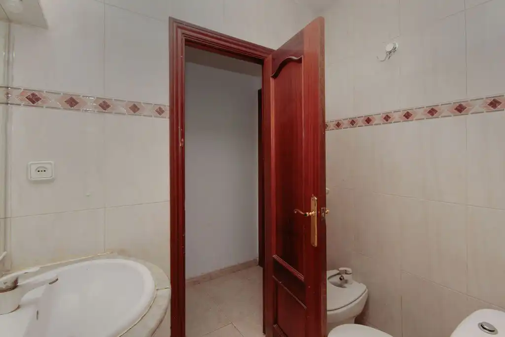 Bathroom of Flat for sale in Badalona