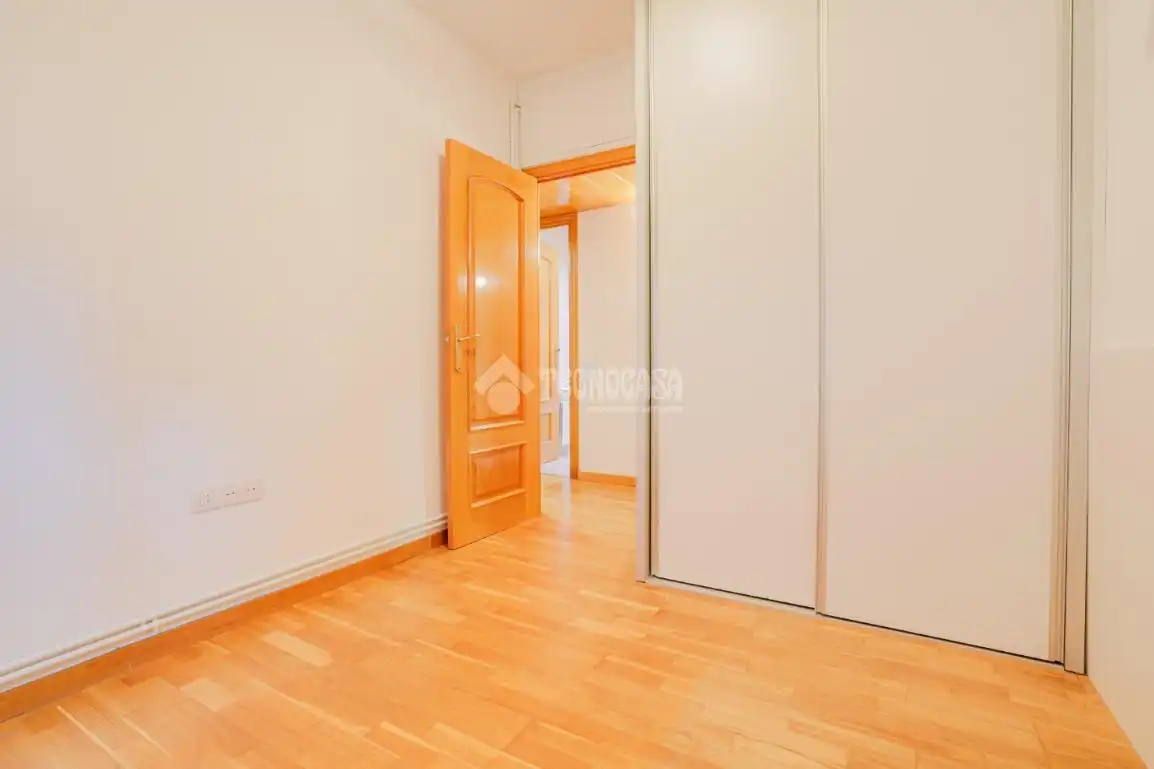 Habitación de Piso en venta en Barcelona con Calefacción y Balcón
