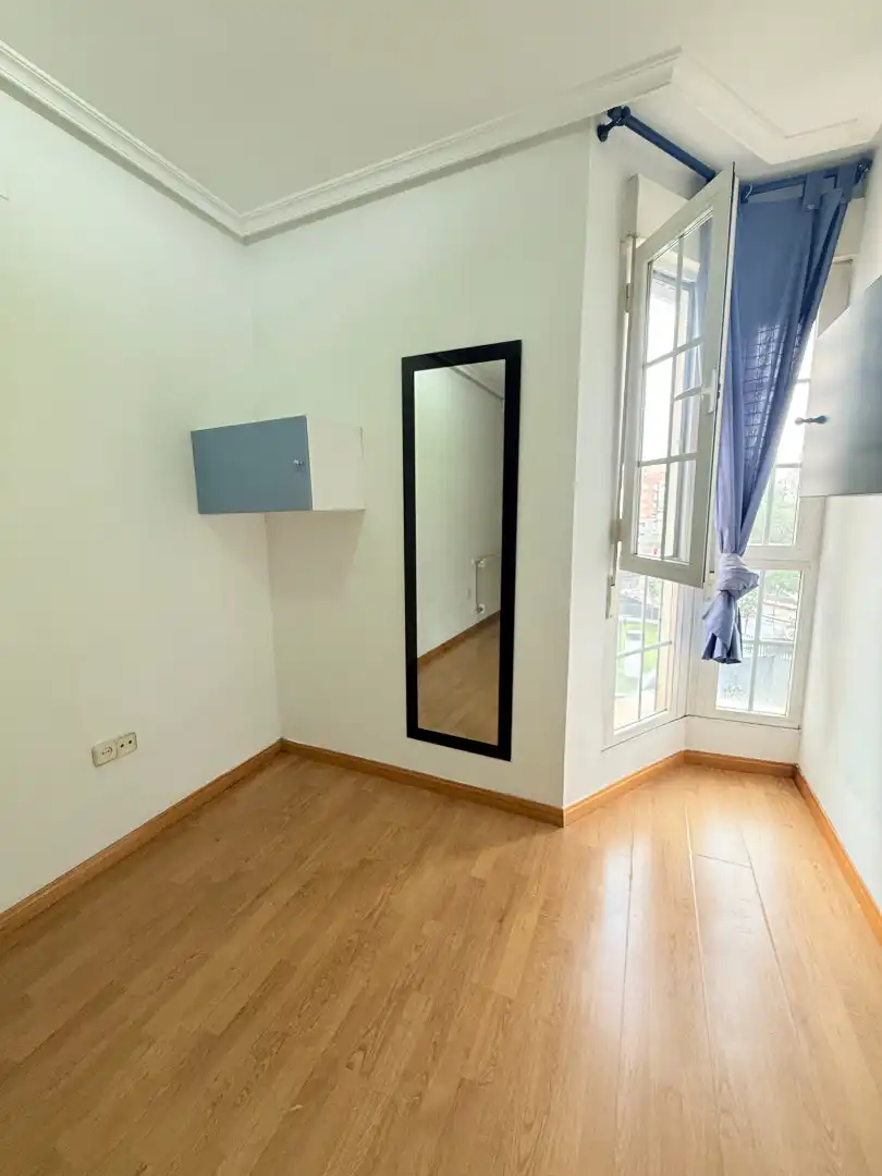 Schlafzimmer von Wohnung zur Miete in Madrid mit Heizung, Möbliert und Waschmaschine