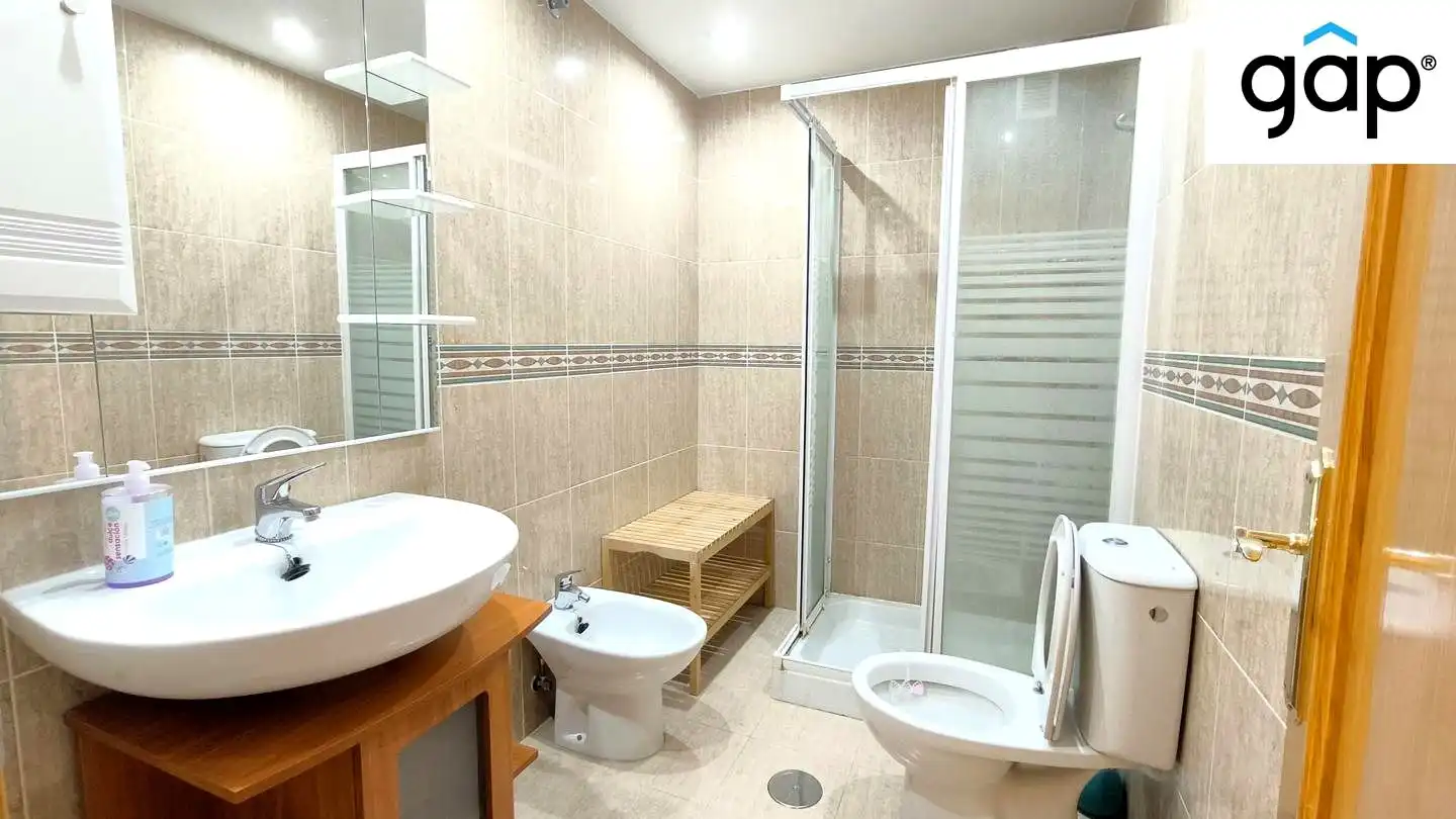 Baño de Piso en venta en Cuenca con Calefacción, Trastero y Amueblado