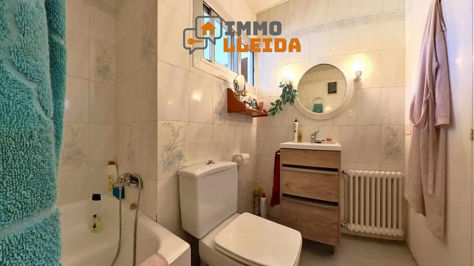 Habitación de Casa adosada en venta en Camarasa con Calefacción, Terraza y Trastero