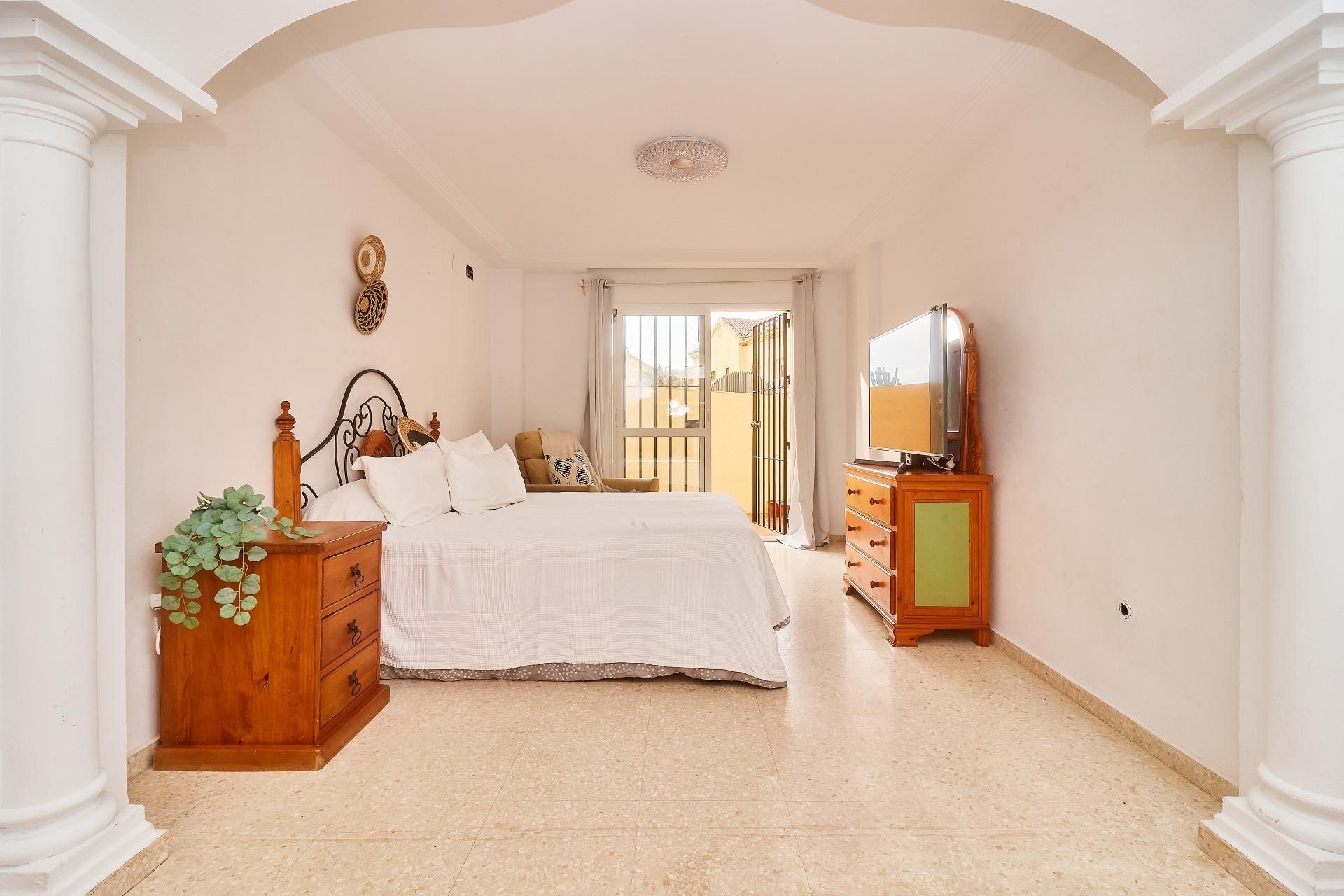 Dormitori de Casa adosada en venda en Alhaurín de la Torre amb Aire condicionat, Terrassa i Traster