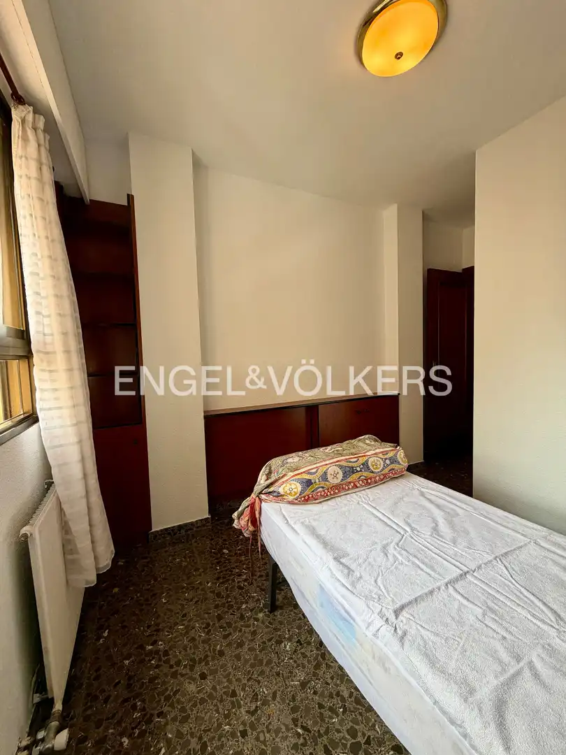 Bedroom of Flat for rent in Valencia  with Air Conditioner, Heating and Balcony