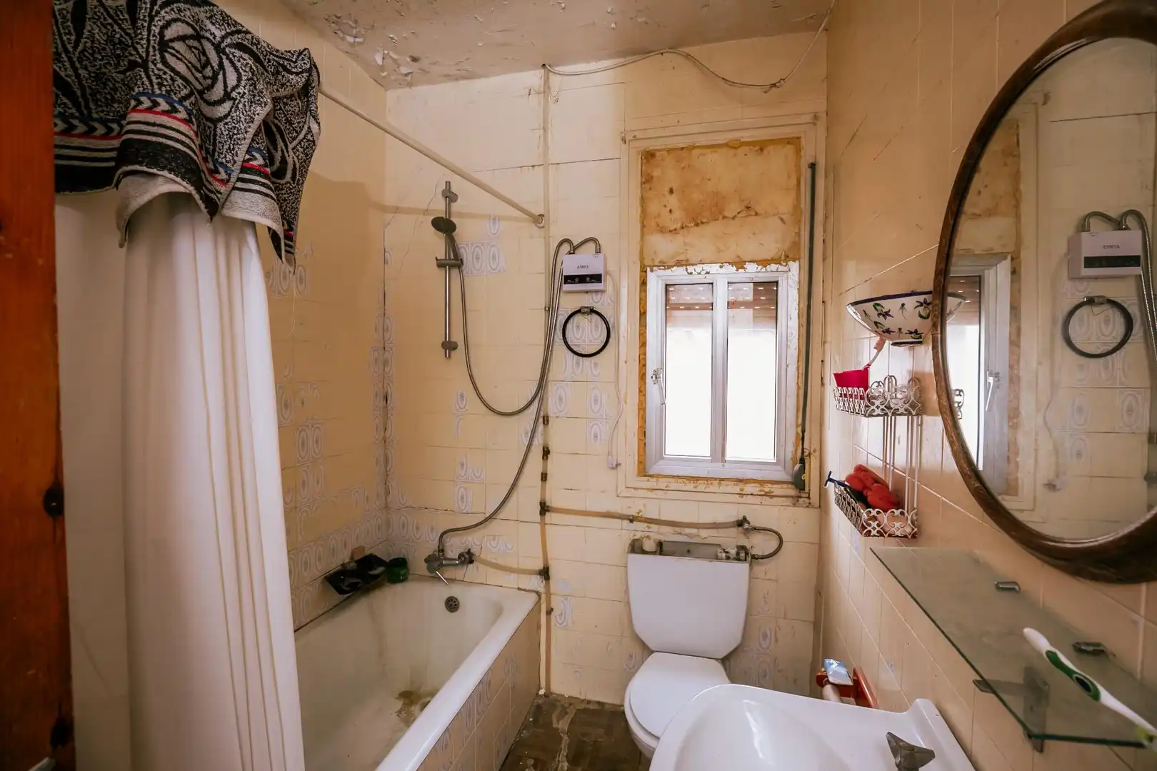 Bany de Casa o xalet en venda en Ayerbe amb Moblat i Balcó