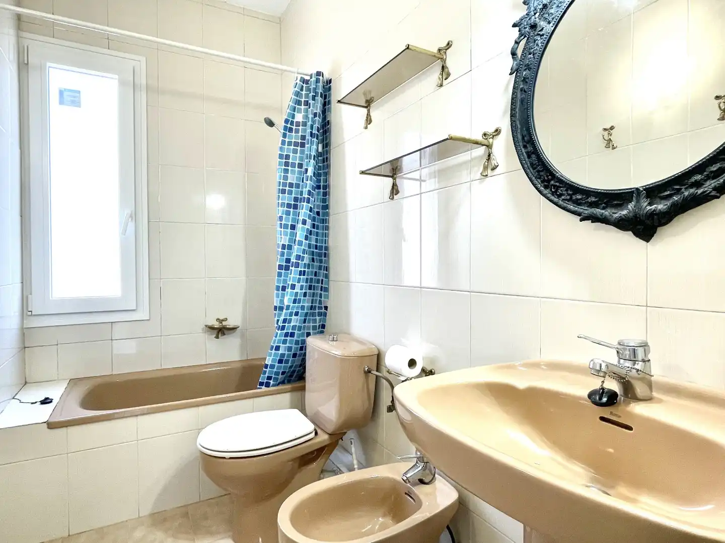 Bathroom of Flat for rent in Madrid  with Heating, Parquet flooring and Terrace