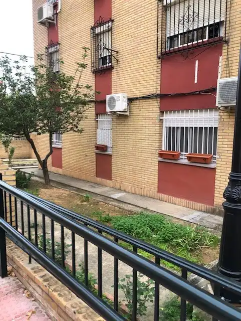 Vista exterior de Piso de alquiler en Bormujos con Aire acondicionado, Jardín privado y Trastero