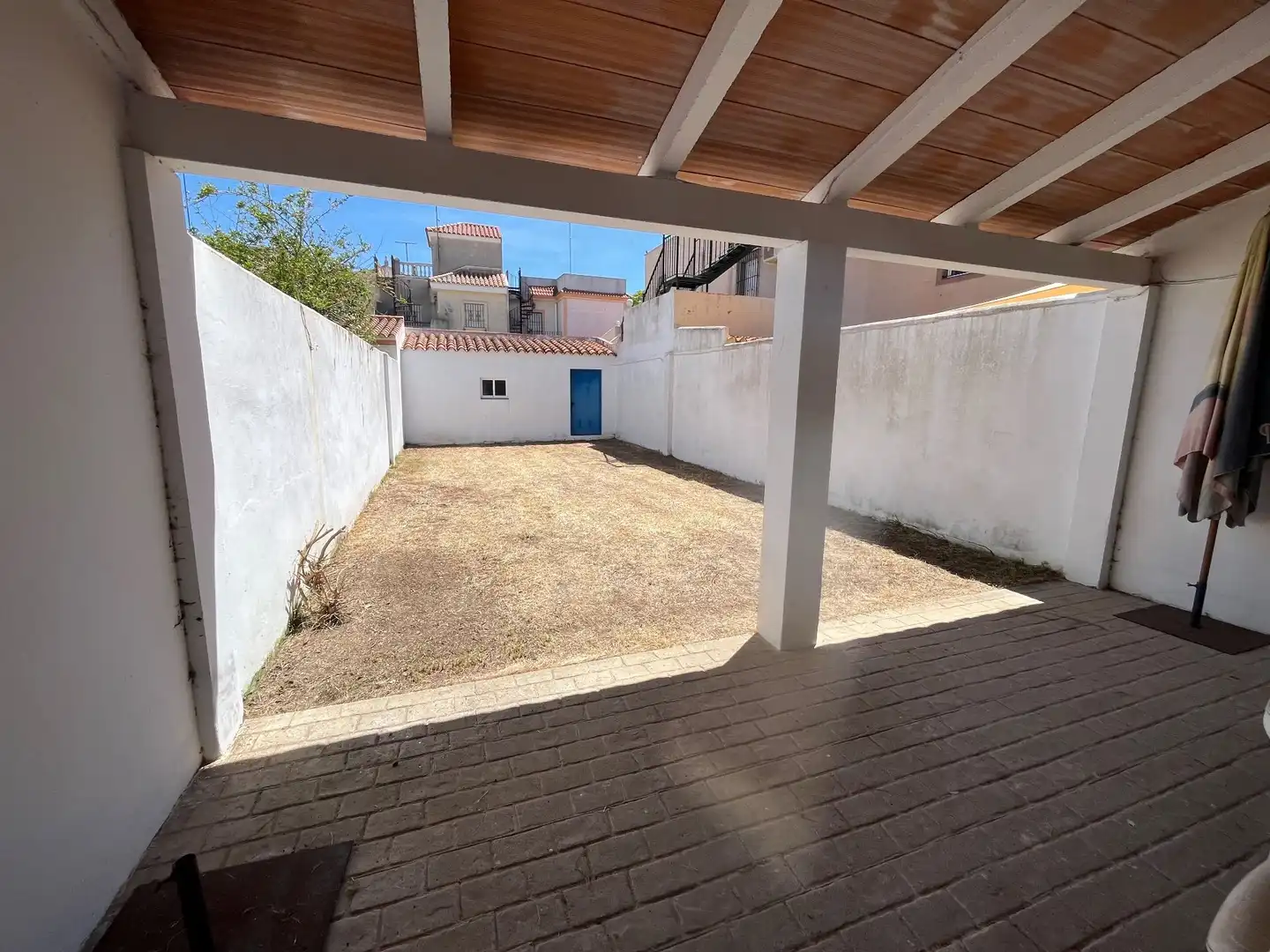 Terrasse von Maisonette zum Verkauf in Chipiona mit Privatgarten, Terrasse und Möbliert