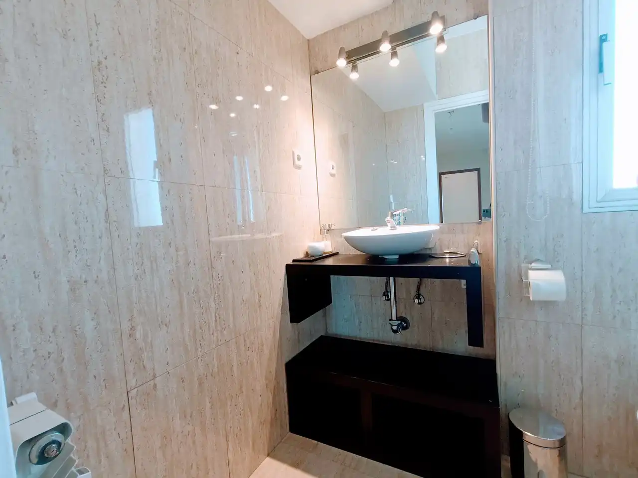 Baño de Ático de alquiler en Madrid con Aire acondicionado, Calefacción y Parquet