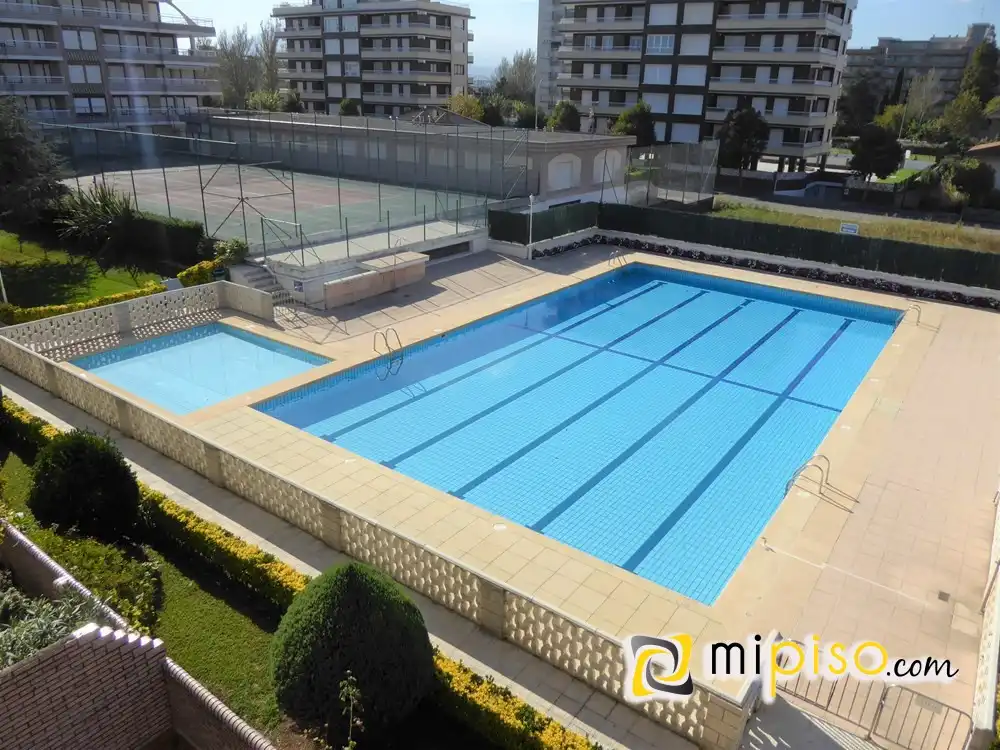 Piscina de Pis de lloguer en Laredo amb Calefacció, Terrassa i Piscina
