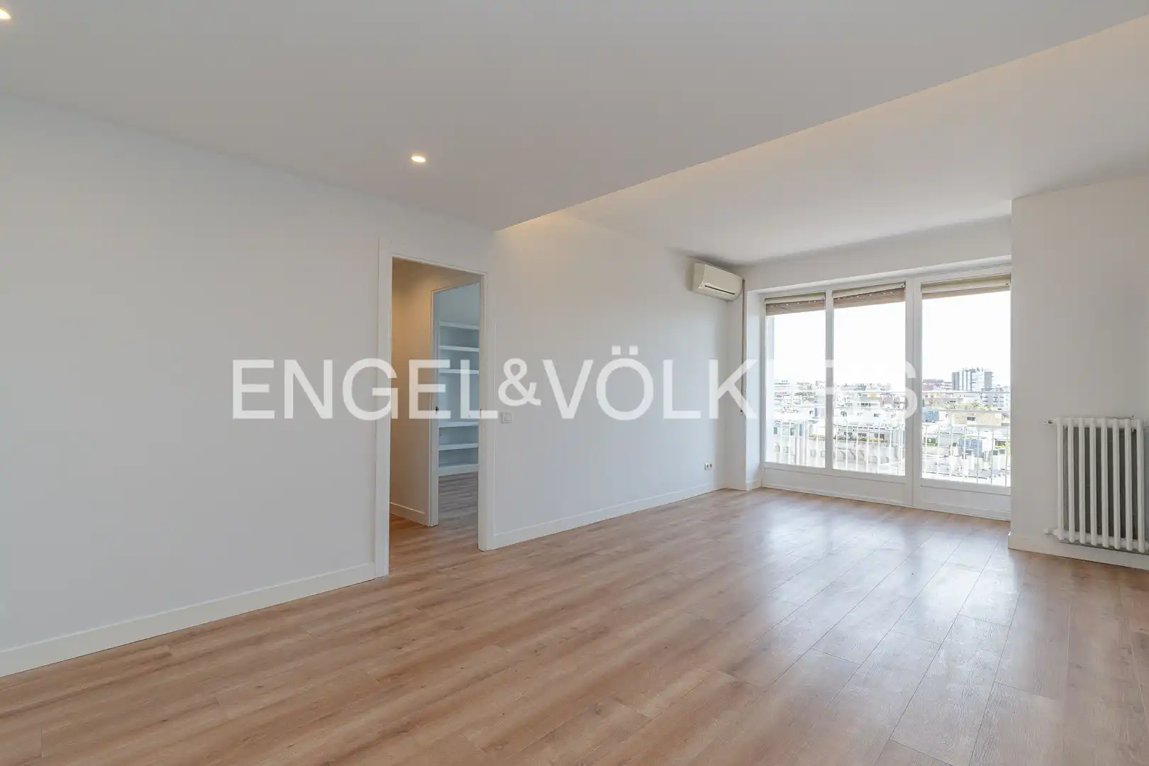Living room of Flat for rent in Madrid  with Air Conditioner, Heating and Terrace