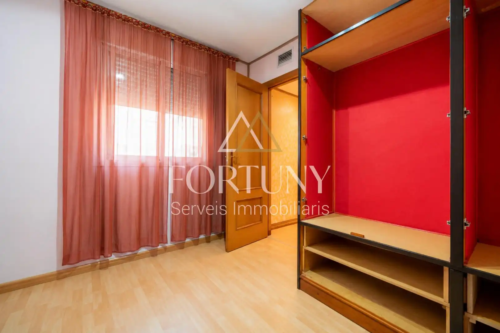Schlafzimmer von Erdgeschoss zum Verkauf in Reus mit Parkett und Balkon