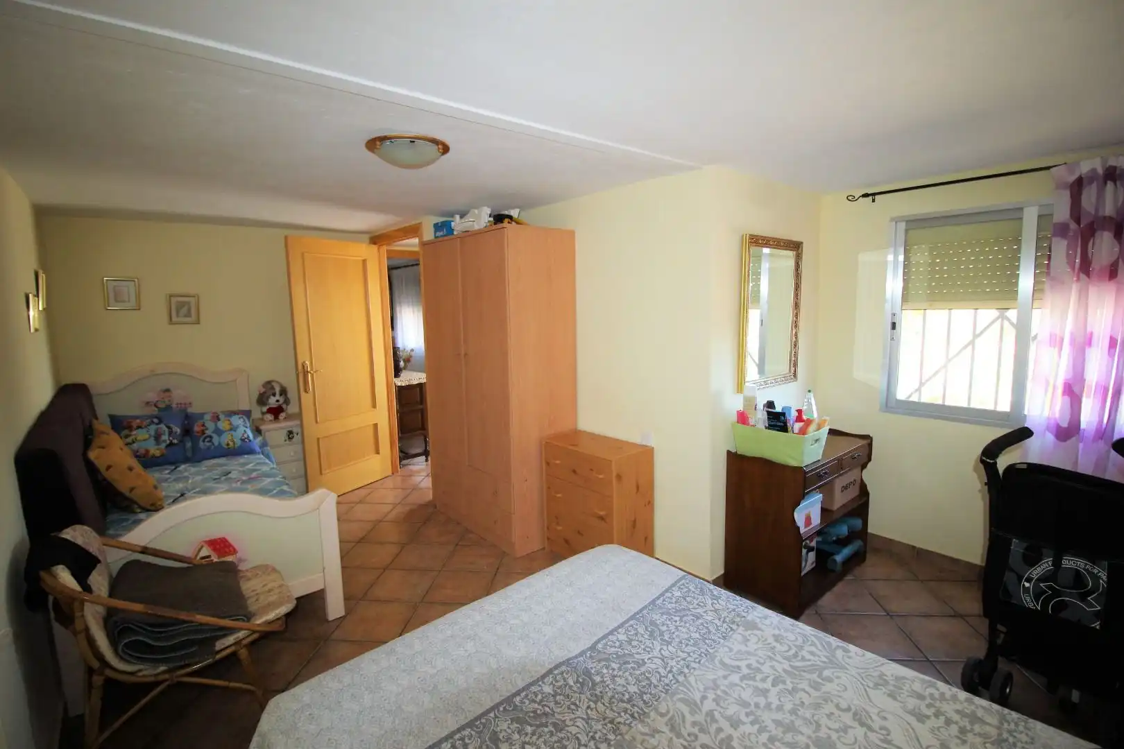 Dormitori de Casa o xalet en venda en Chiva amb Jardí privat, Terrassa i Traster
