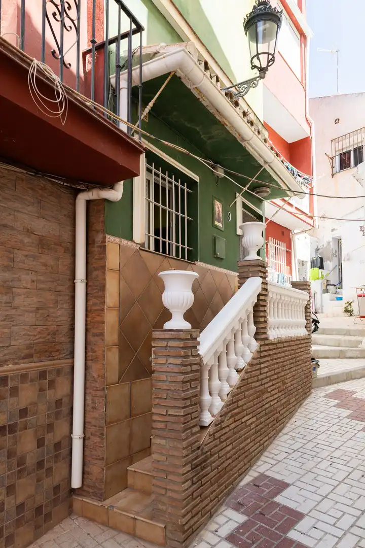 Vista exterior de Casa adosada en venda en Málaga amb Balcó