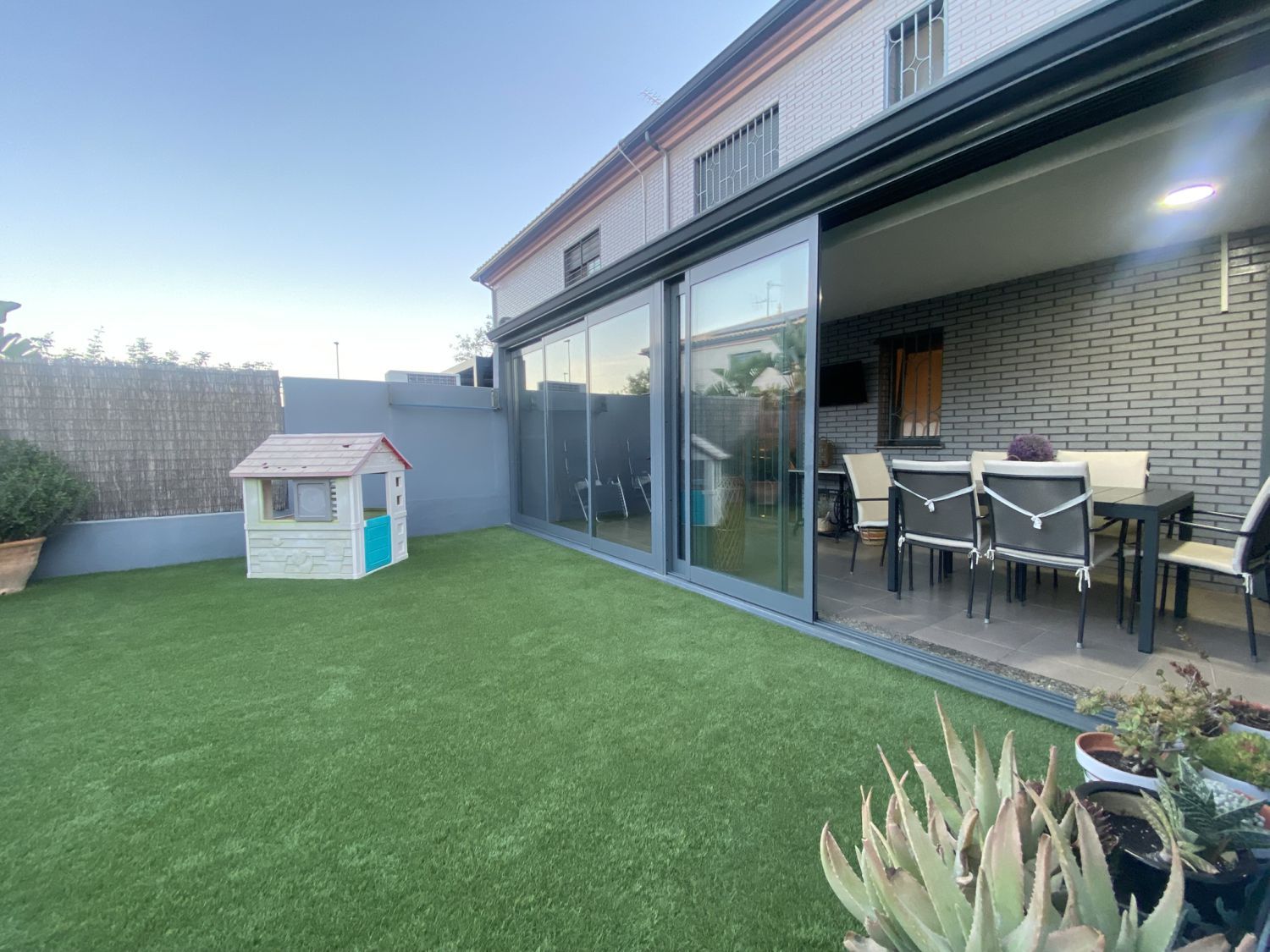 Terrassa de Casa o xalet en venda en Castellón de la Plana / Castelló de la Plana amb Aire condicionat, Calefacció i Jardí privat