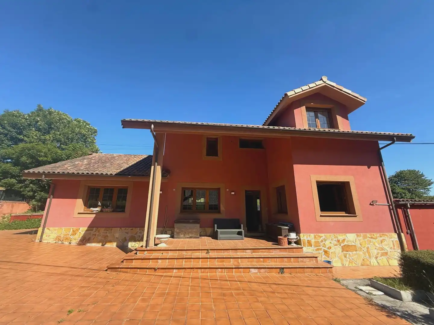 Vista exterior de Casa o chalet en venta en Castrillón con Calefacción, Jardín privado y Piscina