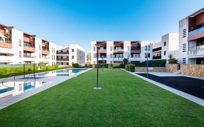 Vista exterior de Àtic en venda en Cambrils amb Aire condicionat, Terrassa i Piscina