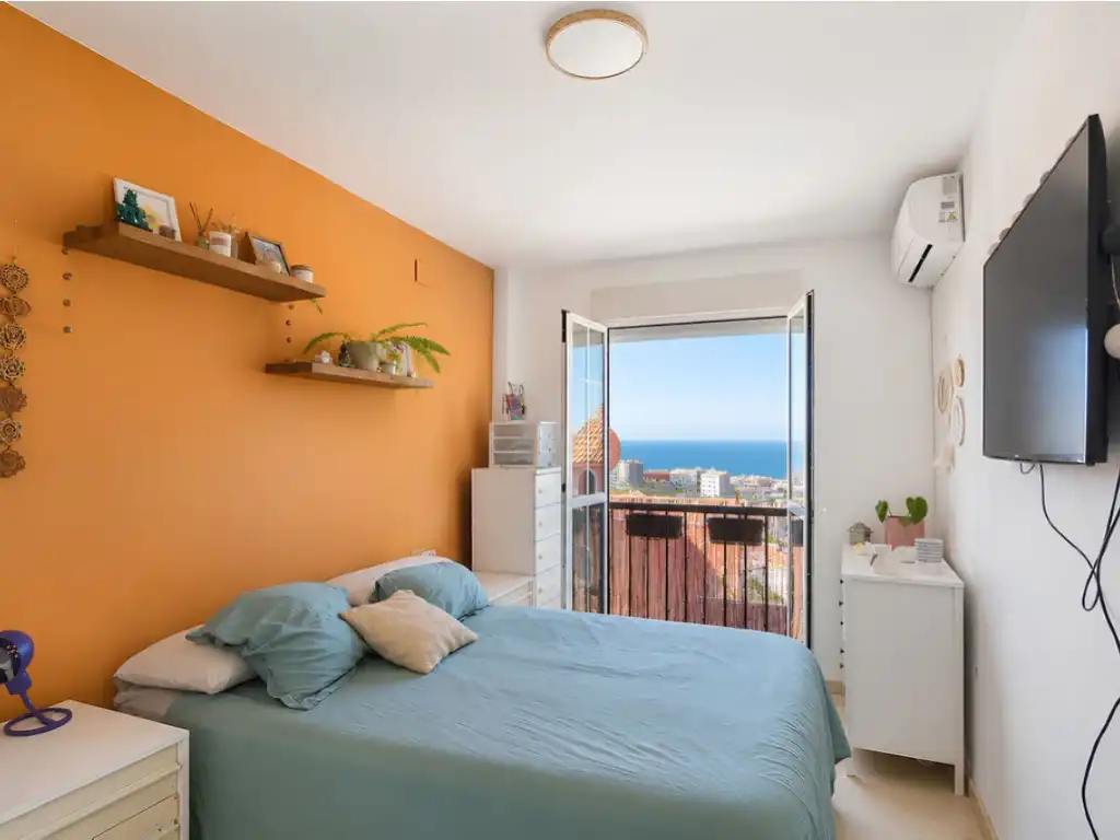 Habitación de Casa adosada en venta en Benalmádena con Aire acondicionado, Jardín privado y Amueblado