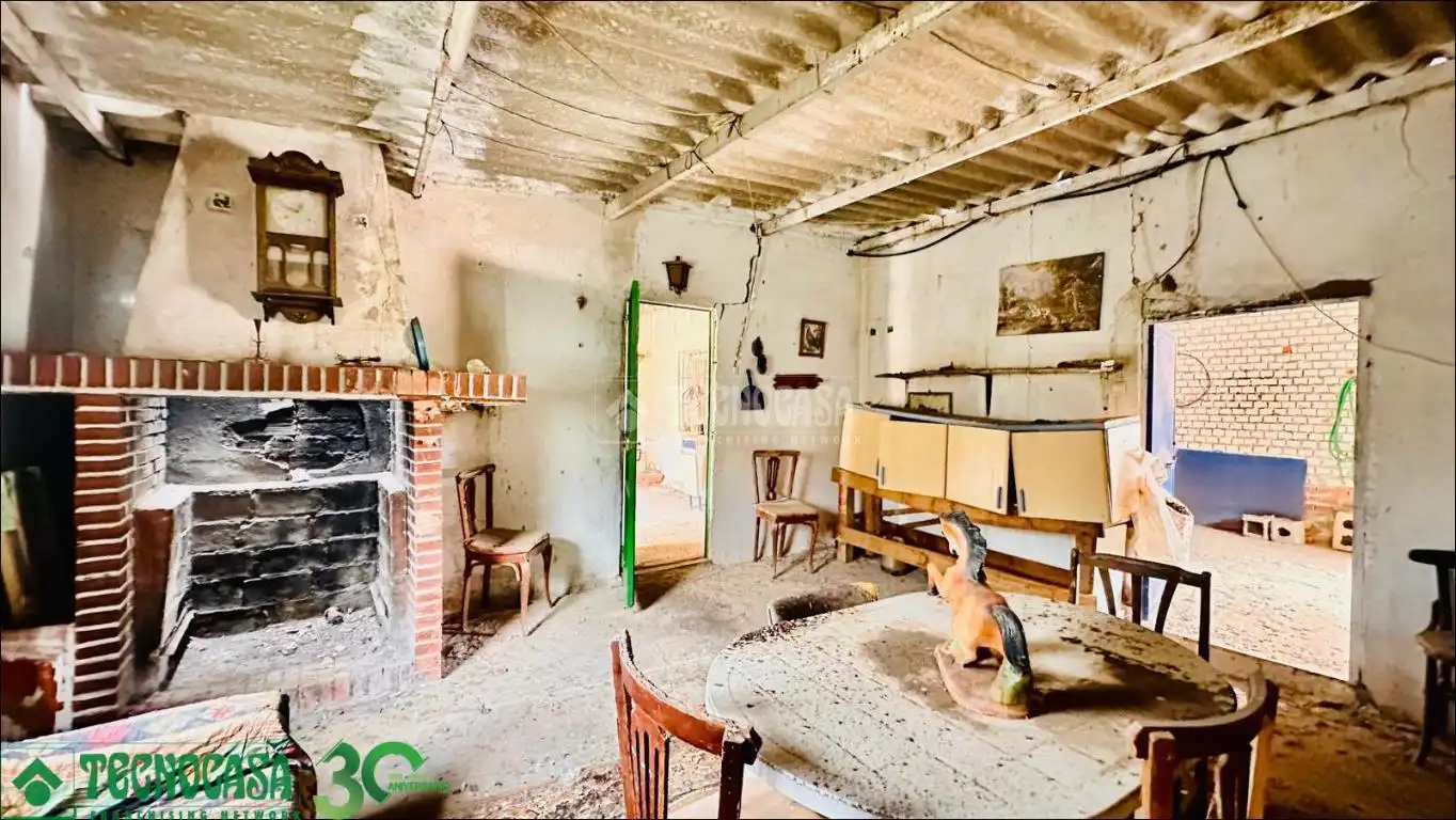 Terreno industrial en venta en Quero