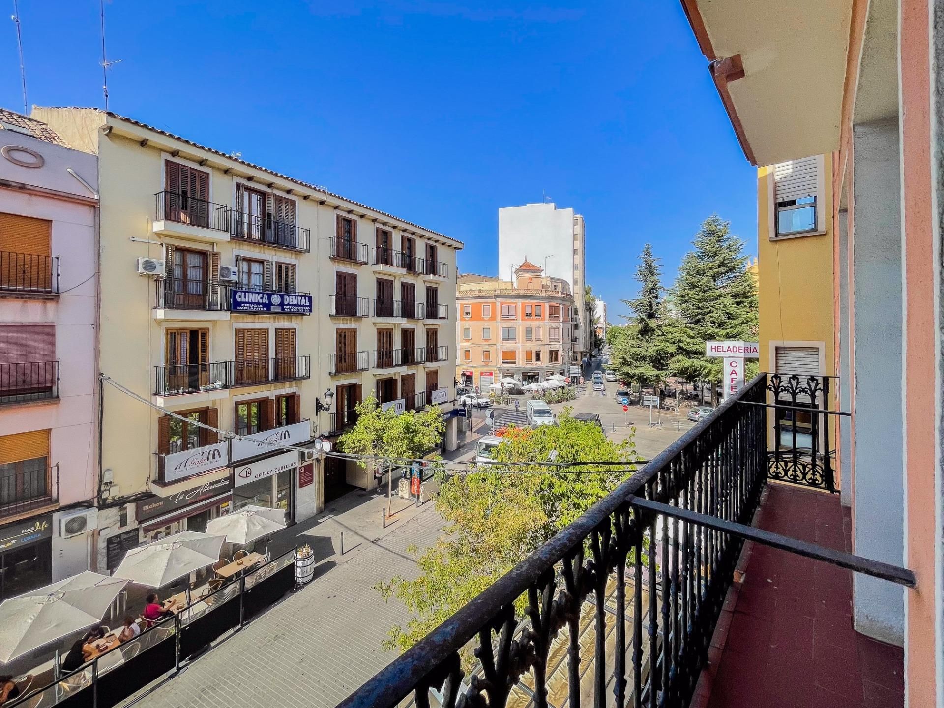 Vista exterior de Àtic en venda en Requena amb Calefacció i Terrassa