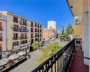 Außenansicht von Dachboden zum verkauf in Requena mit Heizung und Terrasse