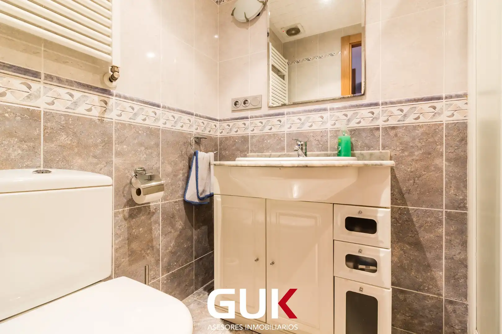 Baño de Piso en venta en Donostia - San Sebastián  con Calefacción, Amueblado y Balcón