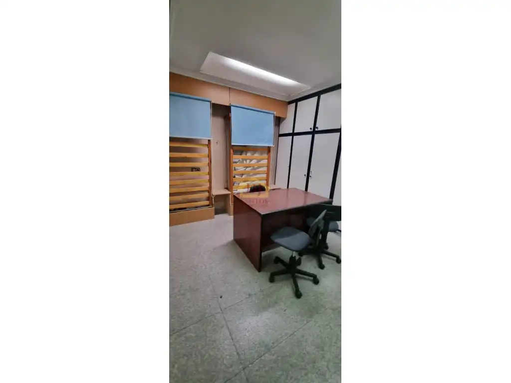 Oficina de lloguer a Avenida de Alfonso VI, Salesas