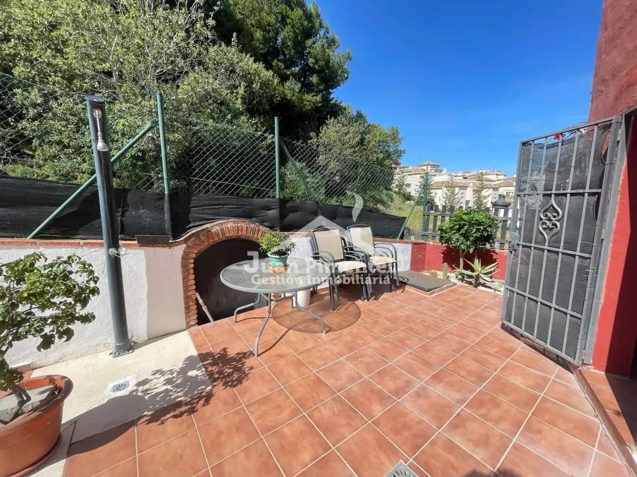 Terrassa de Casa adosada en venda en Estepona amb Aire condicionat, Jardí privat i Terrassa