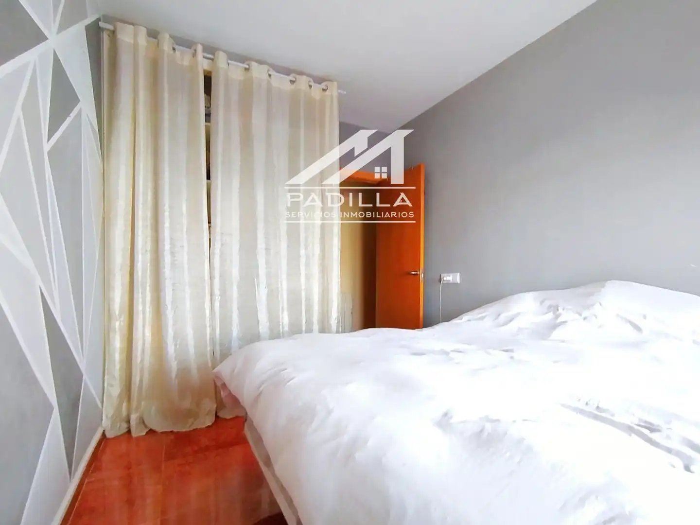 Habitación de Piso en venta en Camarena con Calefacción