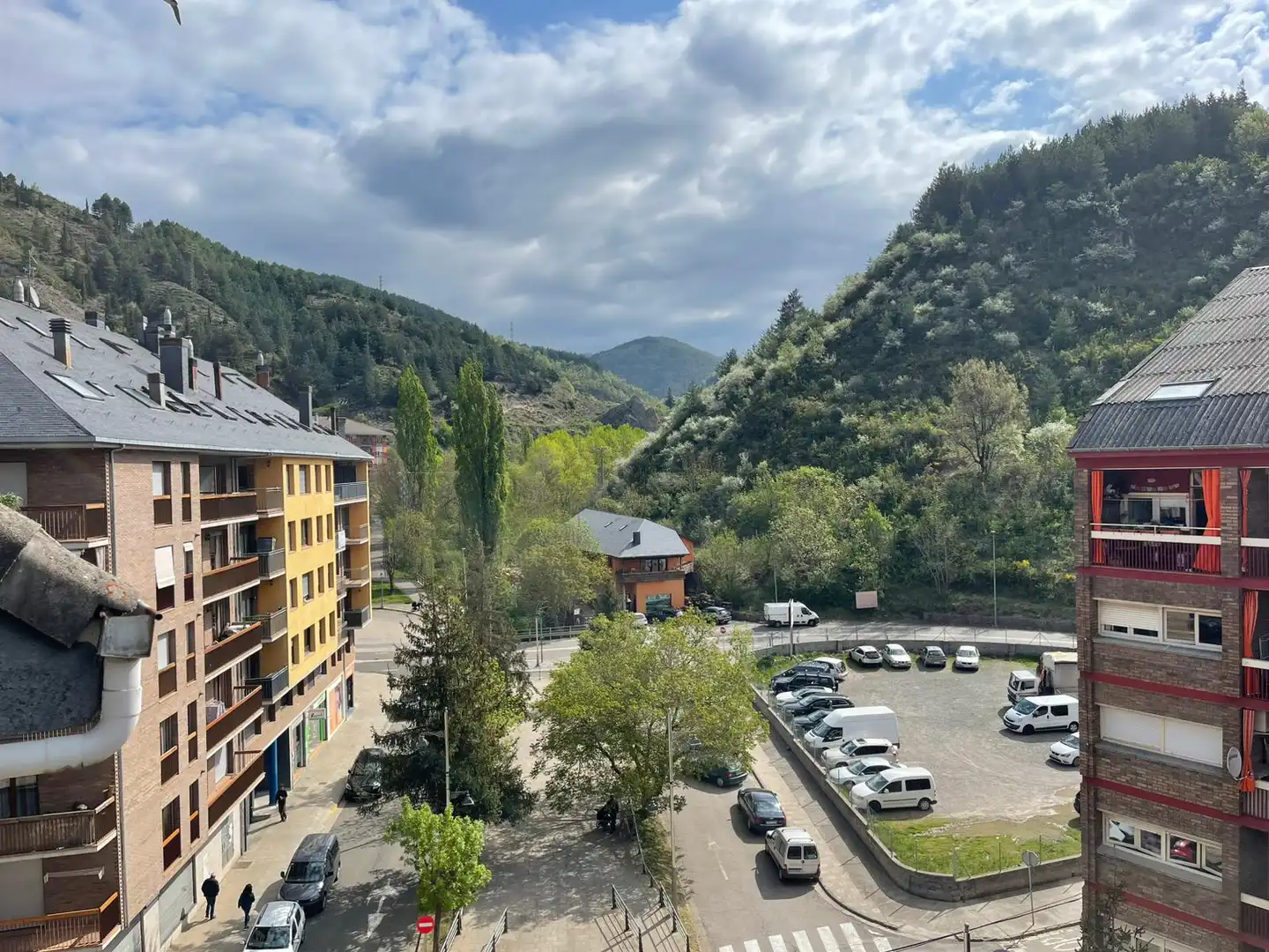 Parking de Ático en venta en El Pont de Suert con Amueblado y Balcón