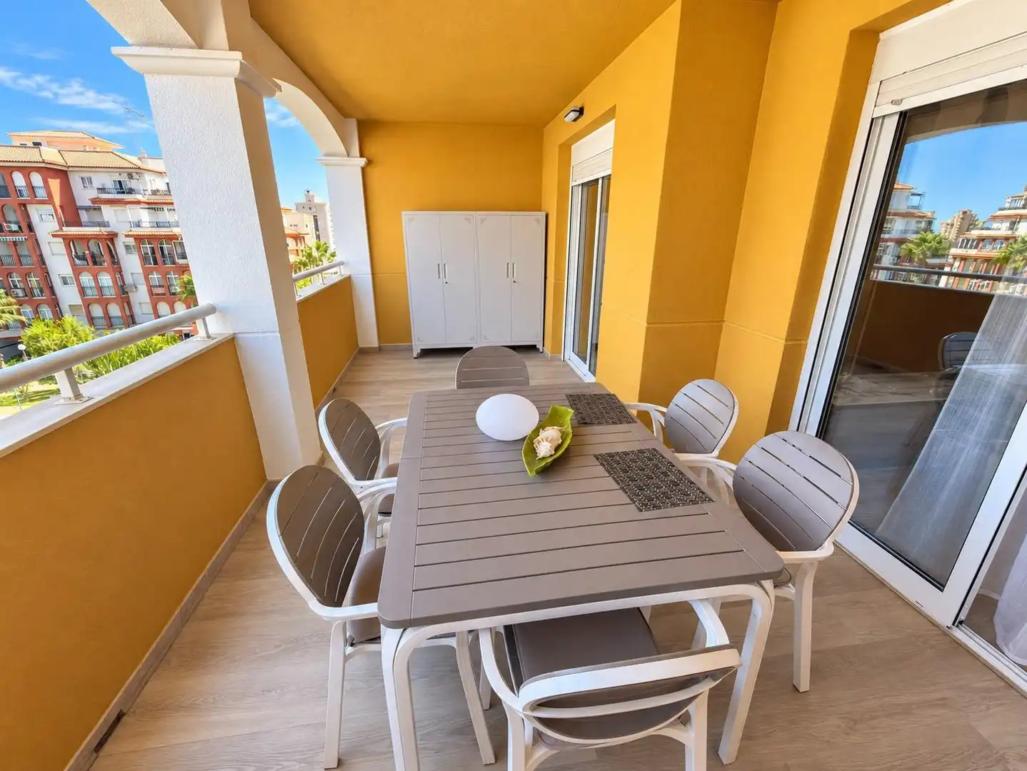 Terrasse von Wohnungen zur Miete in Torrevieja mit Klimaanlage, Terrasse und Möbliert