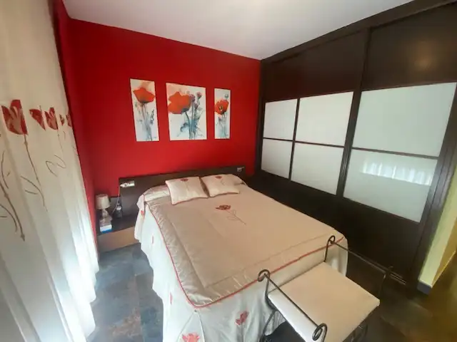 Habitación de Casa adosada en venta en Montcada i Reixac con Calefacción, Jardín privado y Terraza