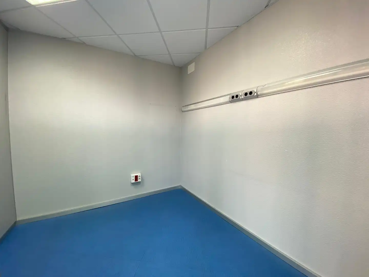 Nave industrial en venta en Torres de la Alameda