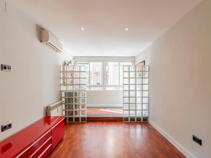 Flat for sale in  Madrid Capital  with Heating