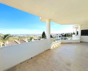 Vista exterior de Apartament de lloguer en Mijas amb Aire condicionat, Terrassa i Piscina