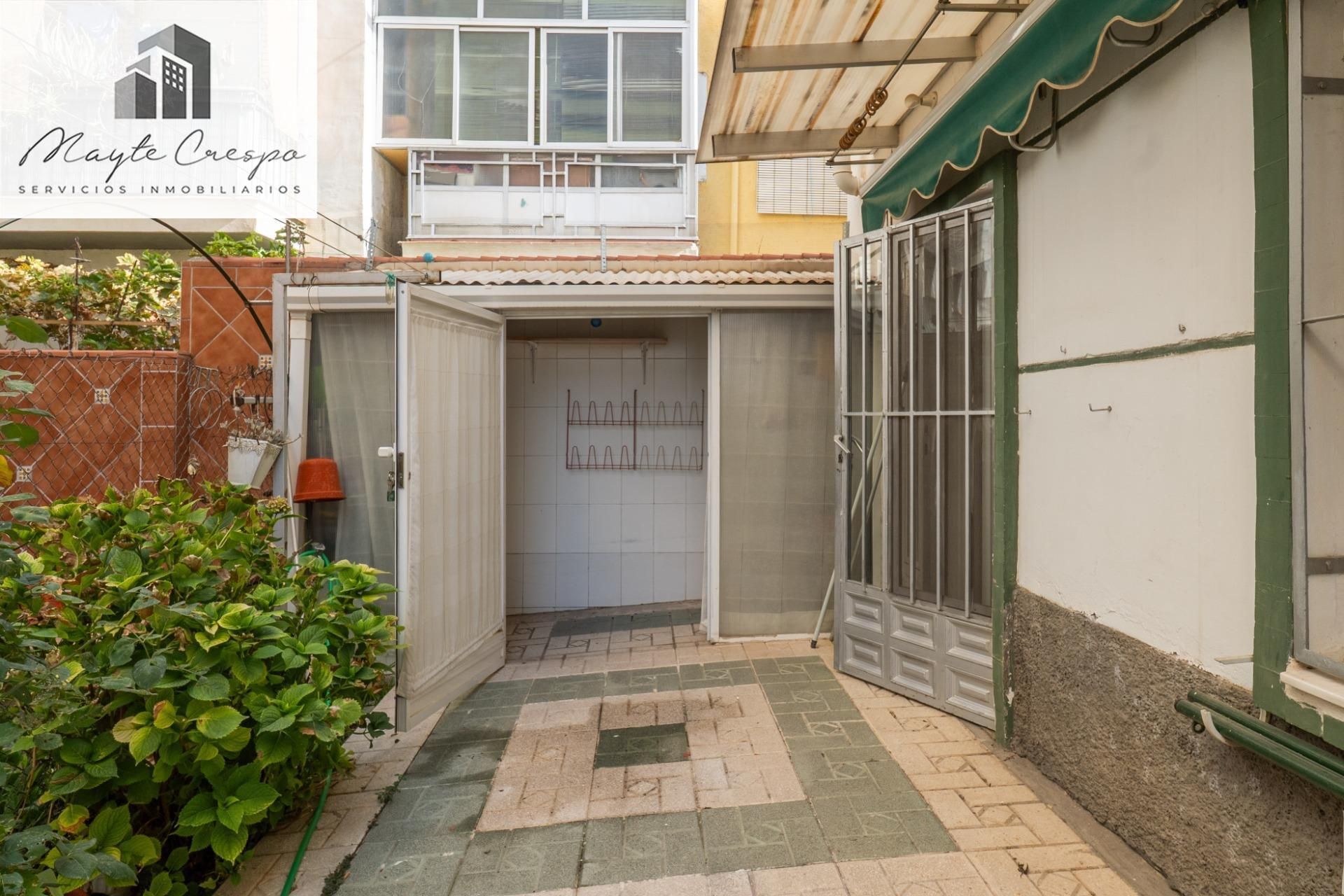 Exterior view of Flat for sale in  Granada Capital  with Air Conditioner, Private garden and Storage room