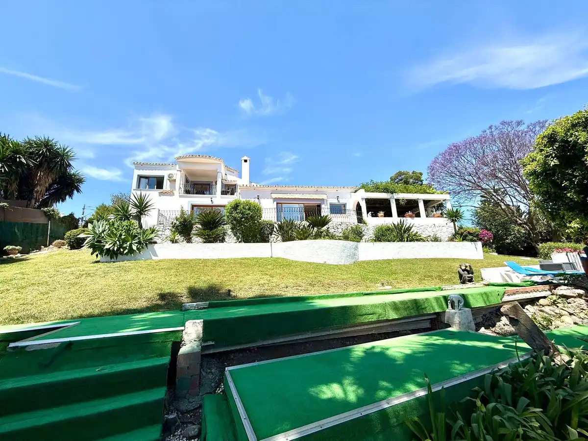 Vista exterior de Casa o chalet de alquiler en Marbella con Aire acondicionado, Jardín privado y Piscina