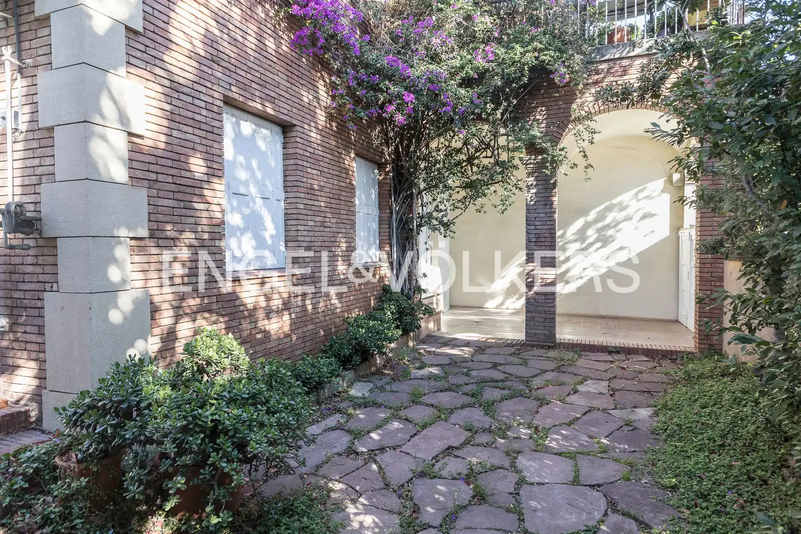 Vista exterior de Casa o xalet en venda en Barcelona amb Calefacció, Jardí privat i Terrassa