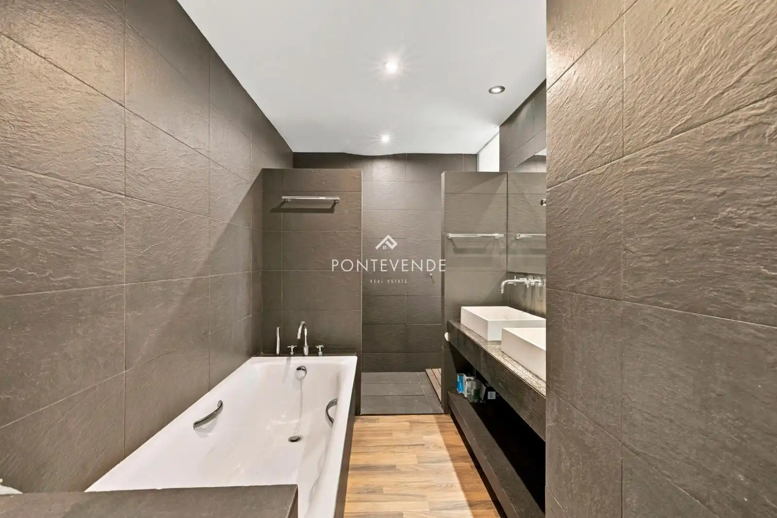 Bathroom of Flat for sale in Marín, Pontevedra