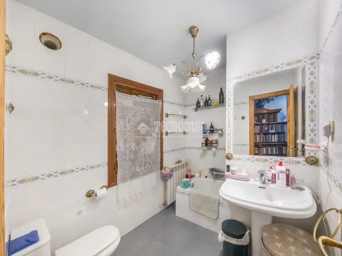 Baño de Casa o chalet en venta en Nuevo Baztán con Aire acondicionado, Calefacción y Piscina