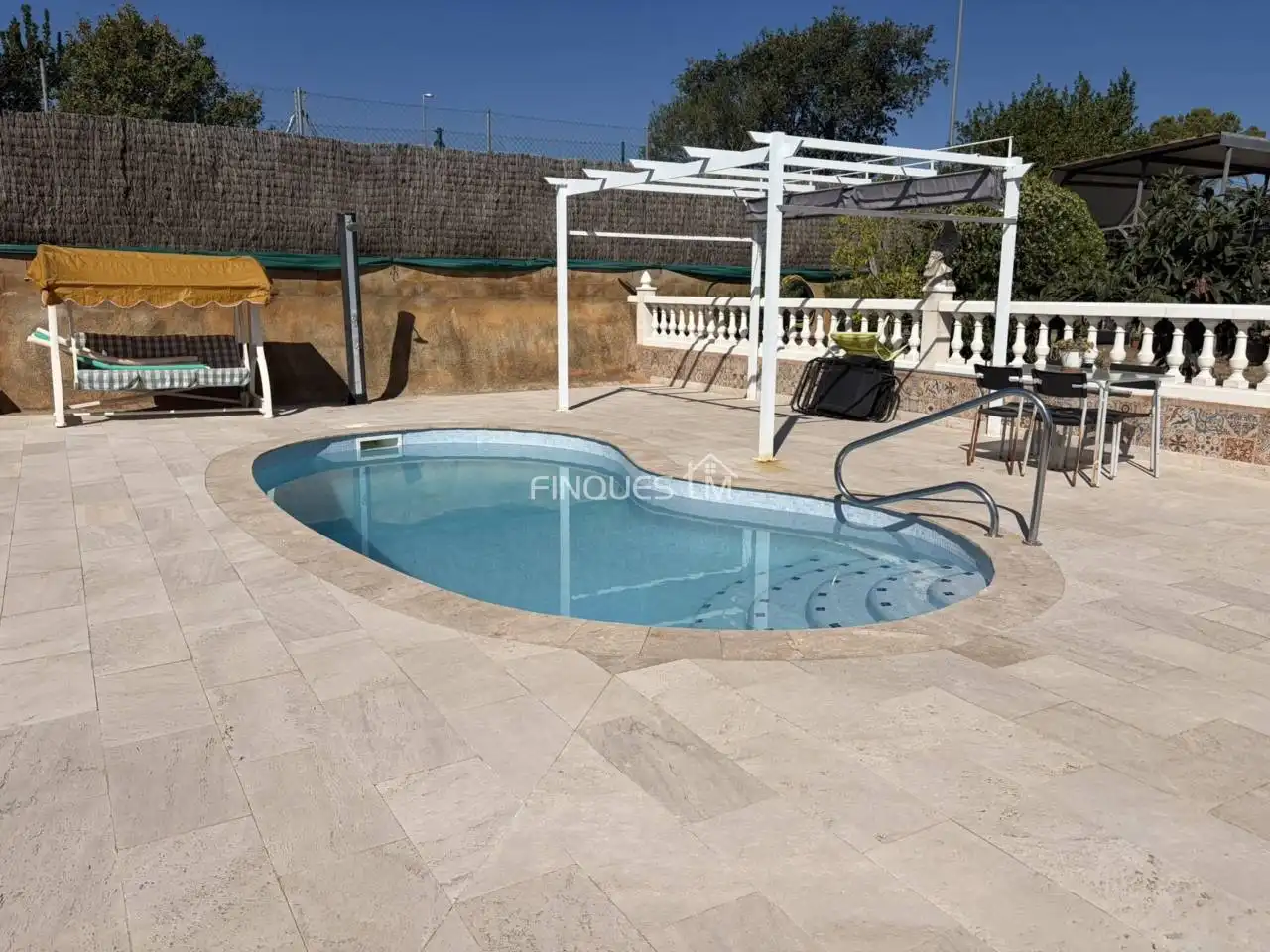Casa con piscina en venta en Calle Verge de Montserrat 4, imagen 3