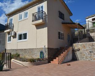 Außenansicht von Haus oder Chalet zum verkauf in Mijares mit Terrasse und Balkon