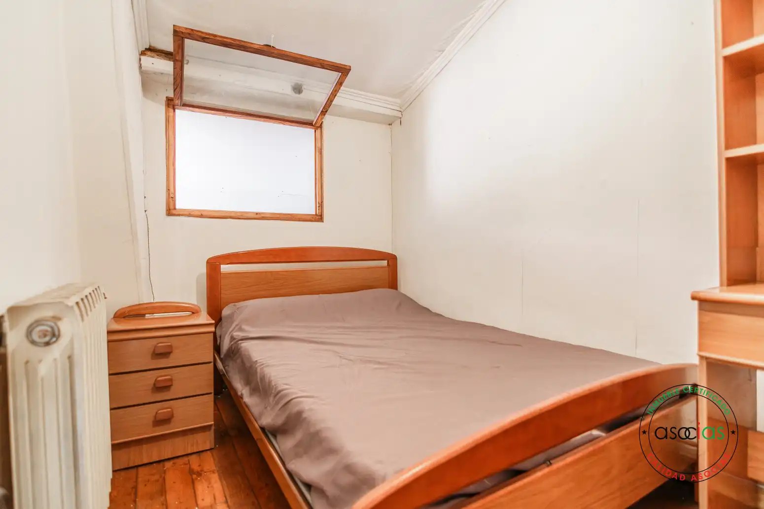 Habitación de Casa o chalet en venta en Las Regueras   con Calefacción y Jardín privado