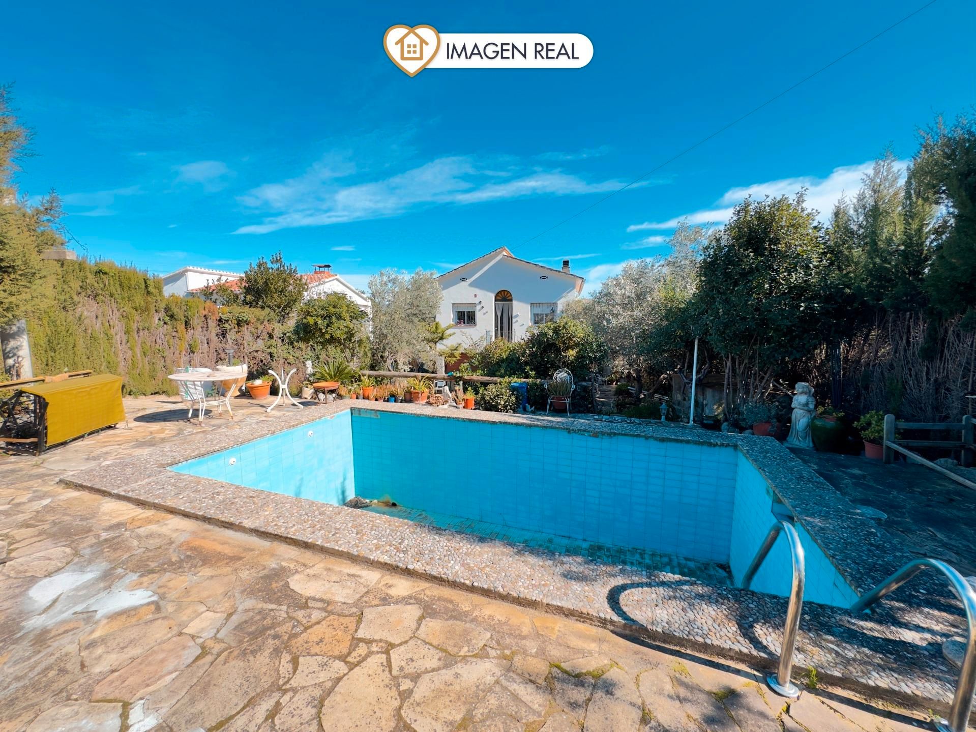 Swimming pool of House or chalet for sale in Sant Esteve Sesrovires  with Air Conditioner, Heating and Private garden