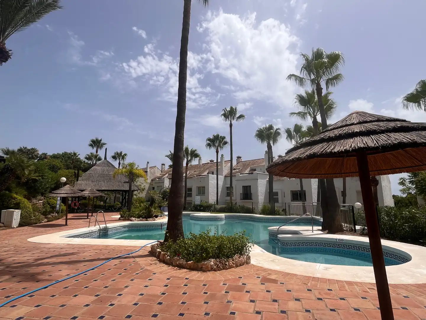 Piscina de Casa adosada en venda en Marbella amb Jardí privat, Terrassa i Moblat