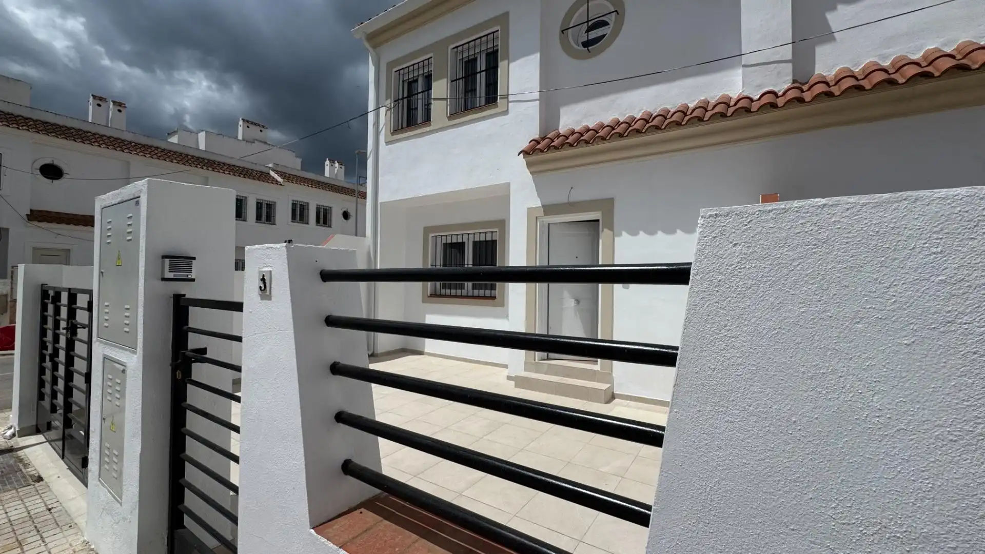 Vista exterior de Casa adosada en venta en Campillos con Jardín privado y Terraza